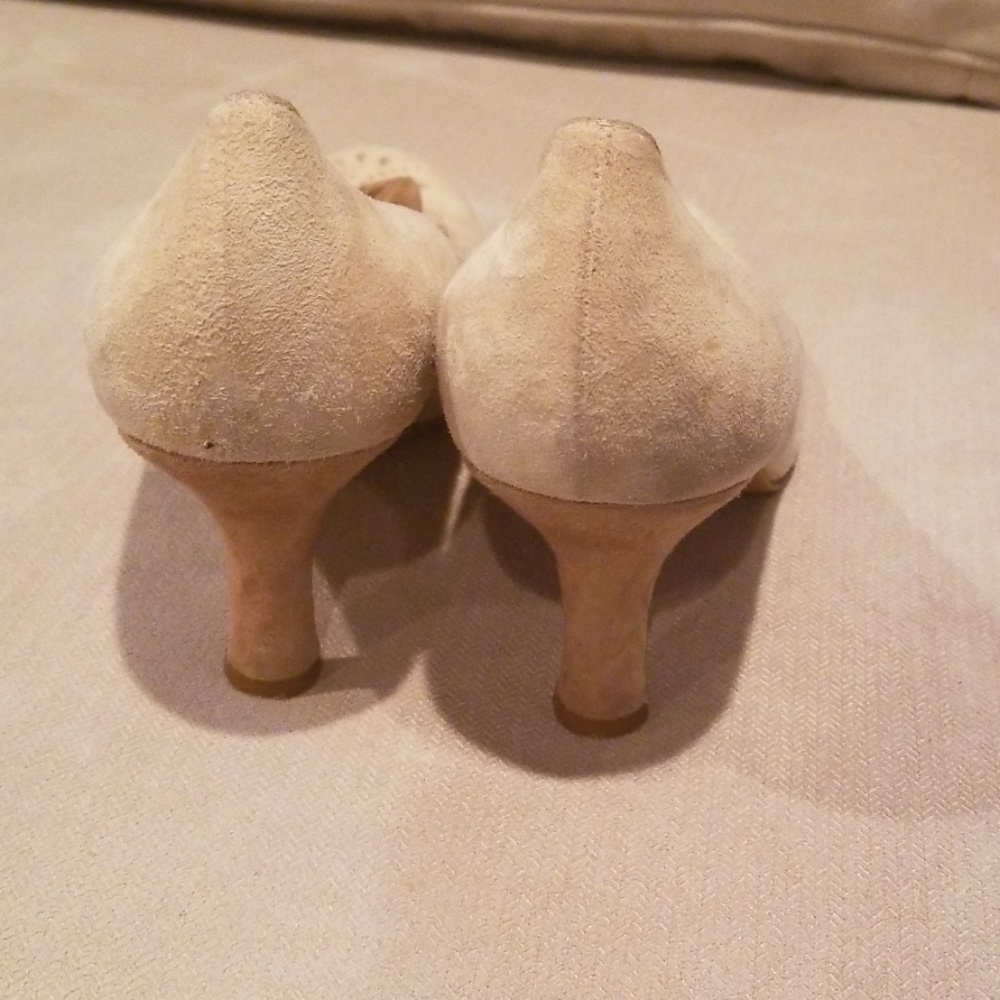 Shoes - Picture 3 of 8